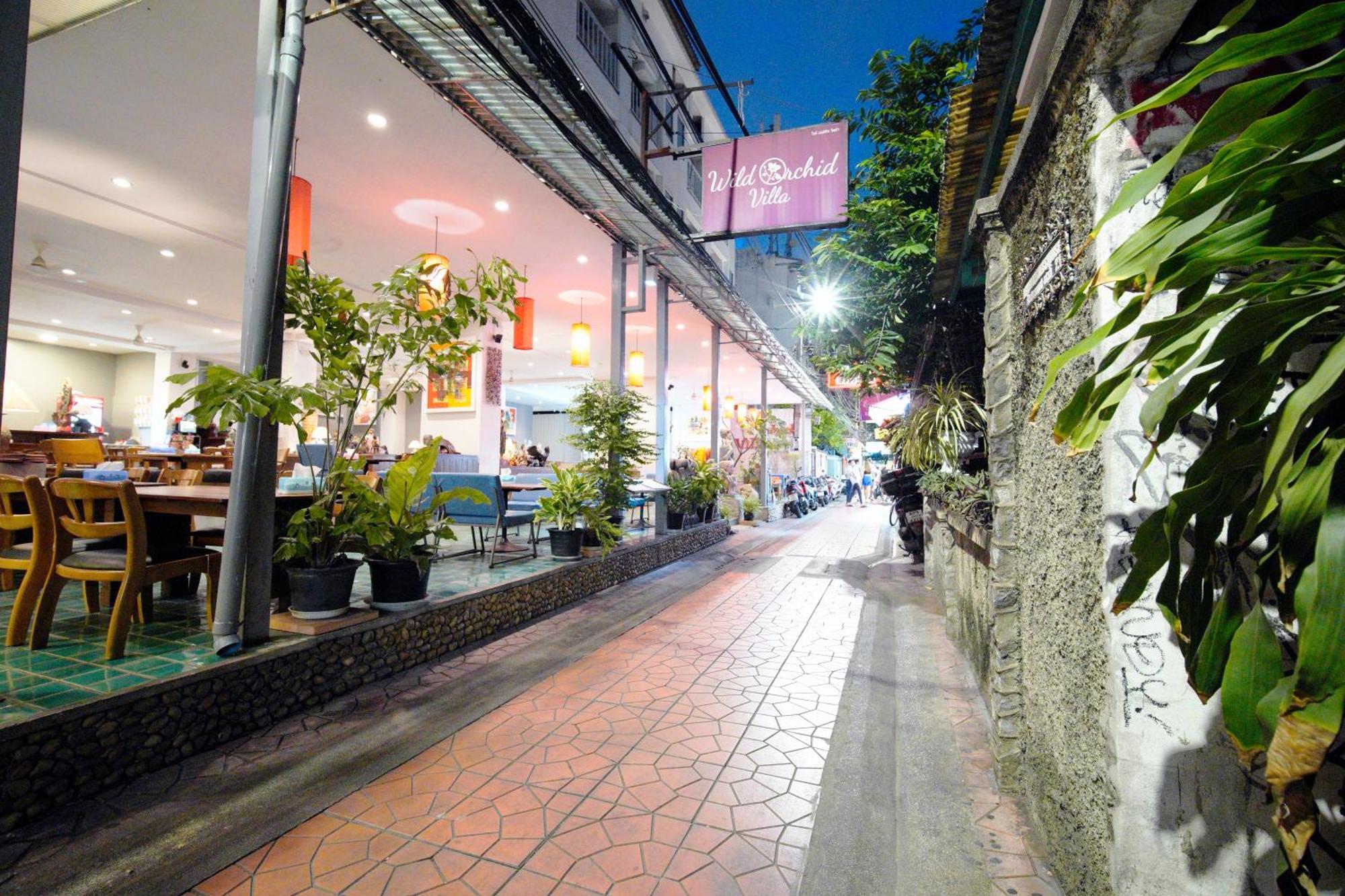 Wild Orchid Villa Bangkok Exterior photo